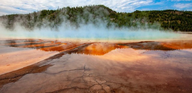Visit From Bozeman Yellowstone Full-Day Tour with Entry Fee in Yellowstone National Park