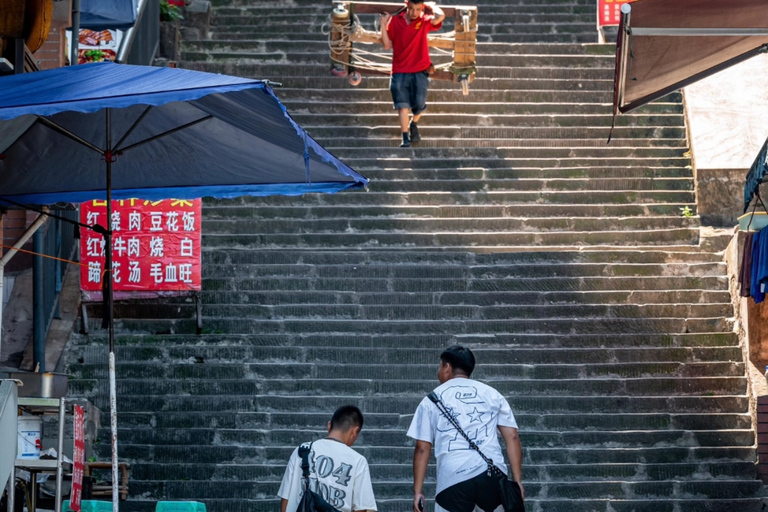 Promenez-vous dans les anciens docks et les quartiers commerciaux modernes de Chongqing