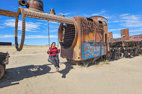 La Paz: 5-Day Uyuni Salt Flats Journey with Return ENGLISH-SPEAKING GUIDE
