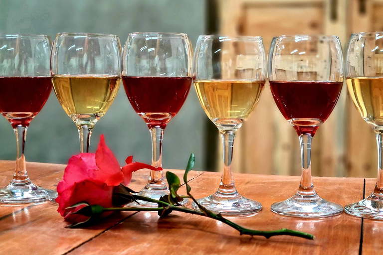 Katmandú: excursión de un día a Chitlang, cata de vinos y breve caminataÚnete (grupo de 2 o más personas)