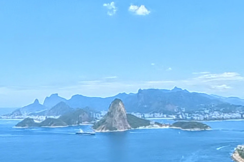 Niterói: Tandem Paragliding Flight with Luciano Miranda – No prior training required. Niterói: Tandem Paragliding Flight with Luciano Miranda – No Training Required