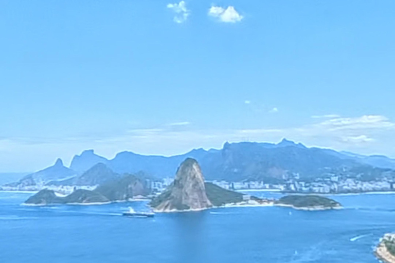 Niterói: Tandem Paragliding Flight with Luciano Miranda – No prior training required. Niterói: Tandem Paragliding Flight with Luciano Miranda – No Training Required