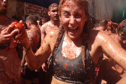 Madrid: : La Tomatina Day Trip to Buñol with Party Access