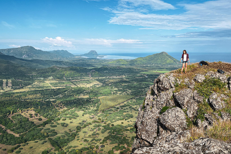 Mauricio: Caminar y escalar la montaña Trois Mamelles