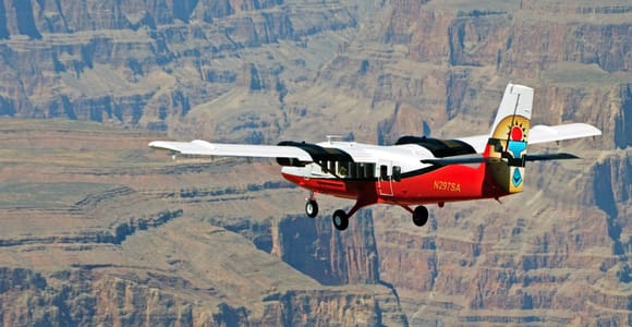 Von Las Vegas aus: Grand Canyon West Rim Airplane Tour
