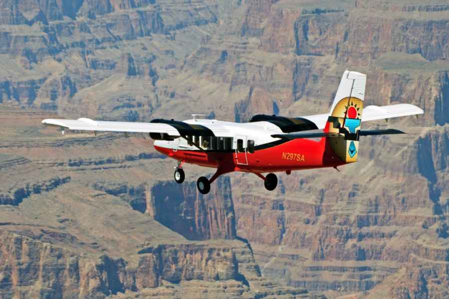 Ab Las Vegas: Flugzeug-Tour über den Grand Canyon West Rim. Foto: GetYourGuide