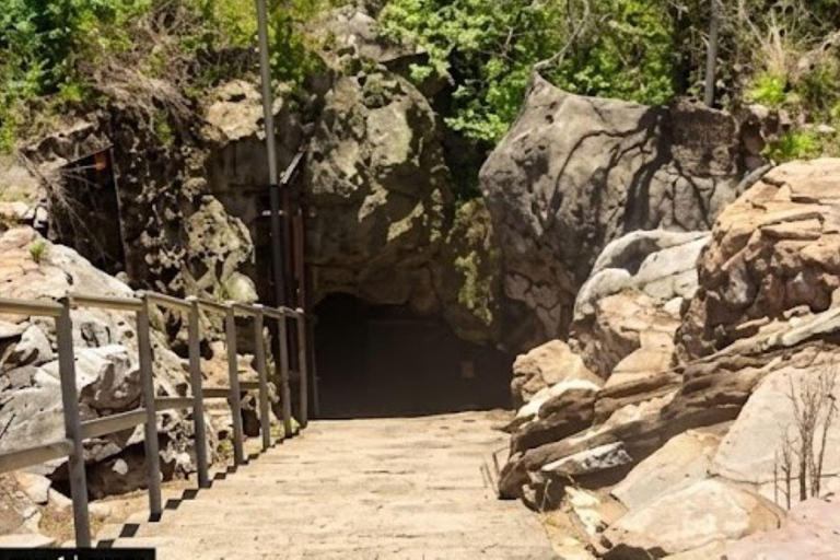 From Johannesburg: Cradle of Humankind & Lesedi Village Tour
