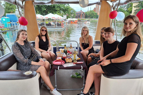 Wroclaw: Sunset Catamaran Cruise with Drink and Music