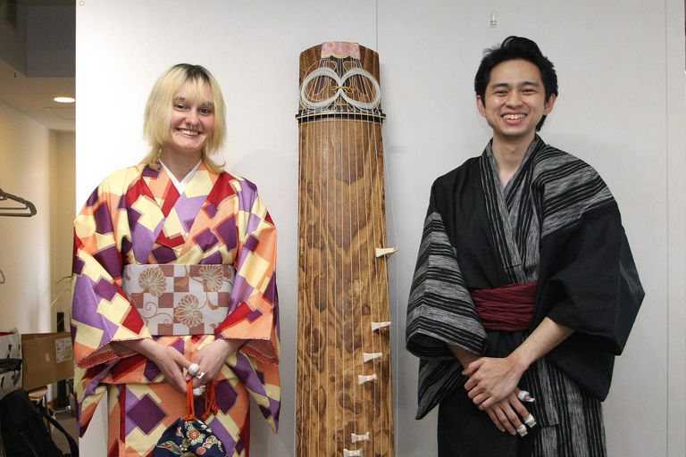 Hiroshima : Koto, Kimono, Séance photo Expérience traditionnelleHiroshima Downtown : Expérience traditionnelle du koto et du kimono