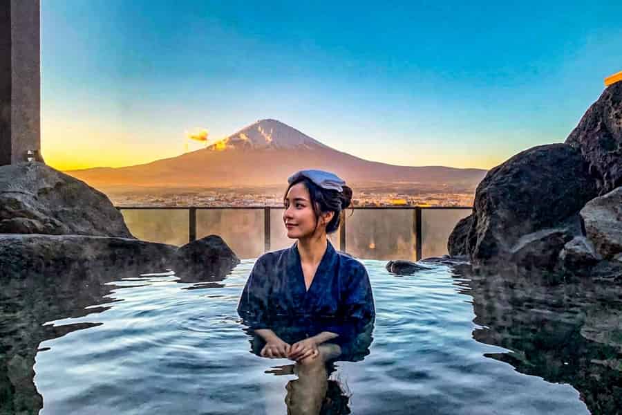 Ab Tokio: Berg Fuji, Oshino Hakkai & Onsen – Tagesausflug. Foto: GetYourGuide Ab Tokio: Berg Fuji, Oshino Hakkai & Onsen – Tagesausflug. Foto: GetYourGuide