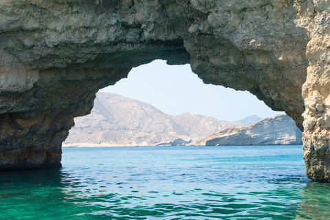 Muscat: Crociera al tramonto con il Forte di Al Jalali e il Forte di Mirani