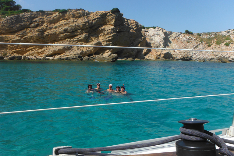 Sailboat full day excursion-Fornells