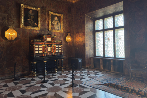 Wawel Castle, Old Town, Mary Basilica & Underground Museum English Tour