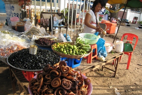 Phnom Penh en Lokale Markt met Straatvoedselproeverij TourPhnom Penh Lokale Markt met Straatvoedsel proeverij groepstour