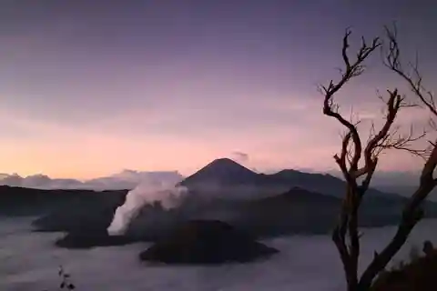 Mount Bromo & Ijen Open Trip 3D2N - Sunrise & Blue Fire Tour