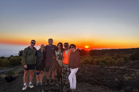 Taormina : Excursion au coucher du soleil sur l'Etna avec visite de la grotte et dégustation