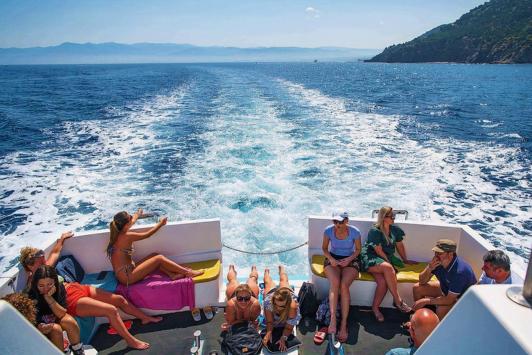 لاتشي رحلة بحرية على متن قارب واحد في بلو لاغون البحر الأبيض المتوسطرحلة بحرية صباحية