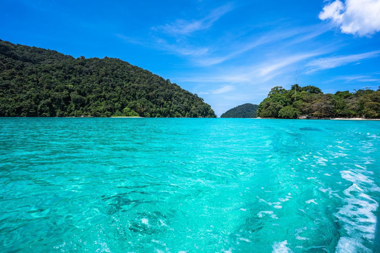 Khao Lak : Excursion de plongée en apnée dans les îles Surin avec le village Moken