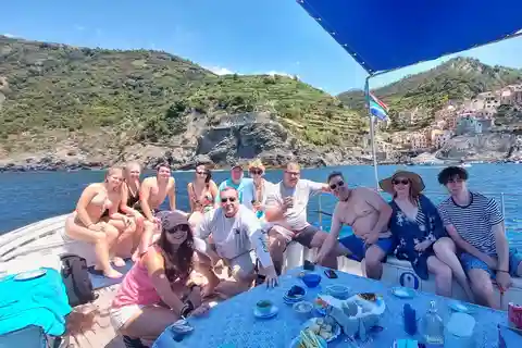 Excursion en bateau dans les Cinque Terre avec un gozzo ligure traditionnel