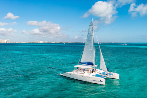 Van Riviera maya; catamaran alleen voor volwassenen naar isla mujeres