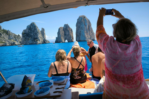 Capri: Secret Corners Boat Tour with Local Skipper
