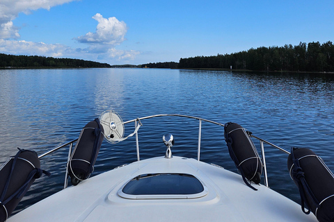 Helsinki: Private Boat Tour with Local Captain