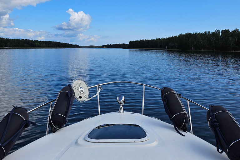 Helsinki: Private Boat Tour with Local Captain