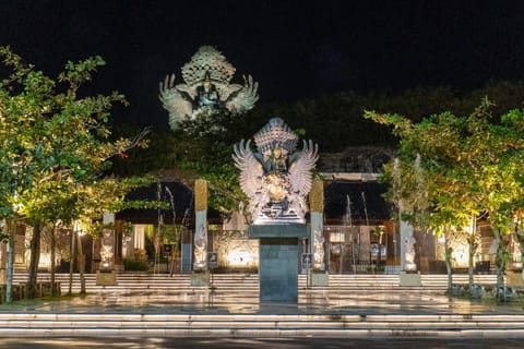 Bali GWK Entry Ticket: Evening Top Statue and Museum Tour