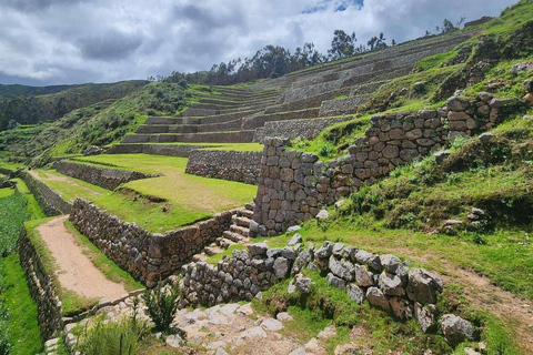 Excursion dans la Vallée sacrée et transfert à Ollantaytambo