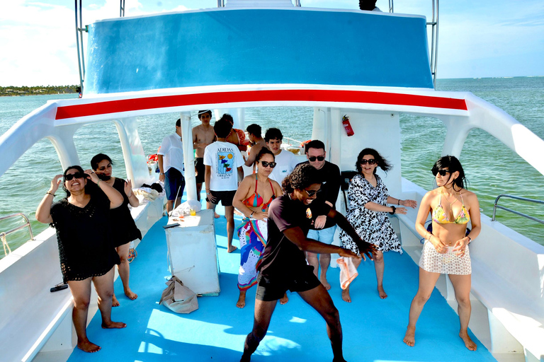 PuntaCana: Private Luxury Family BoatCruise with snorkelling