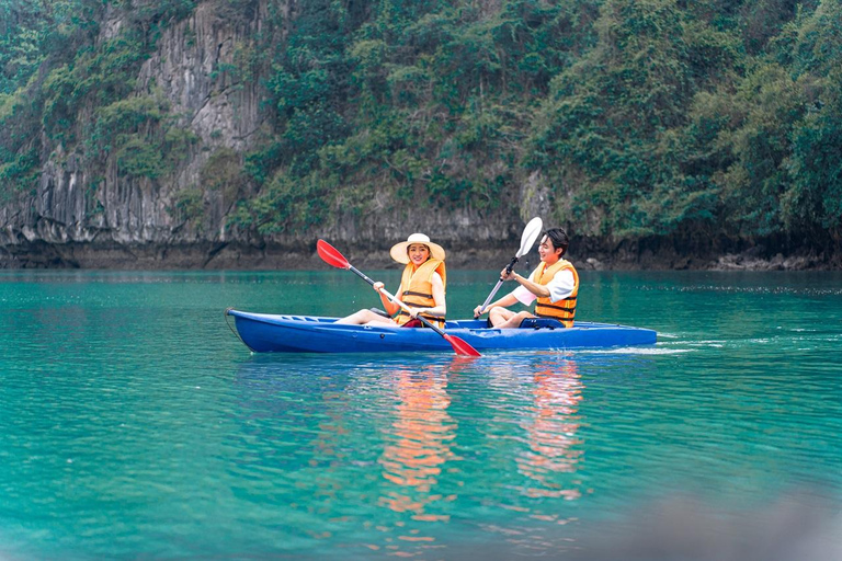 Hanoi: Luxe Ha Long Cruise per Super Yacht met Transfer