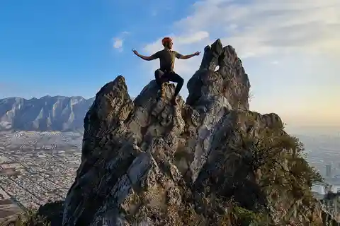 Nido de Aguiluchos: Caminhada, rapel e fotos de tirar o fôlego