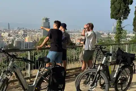 Barcelona: Montjuïc e-bike adventure via port and Ciutadella