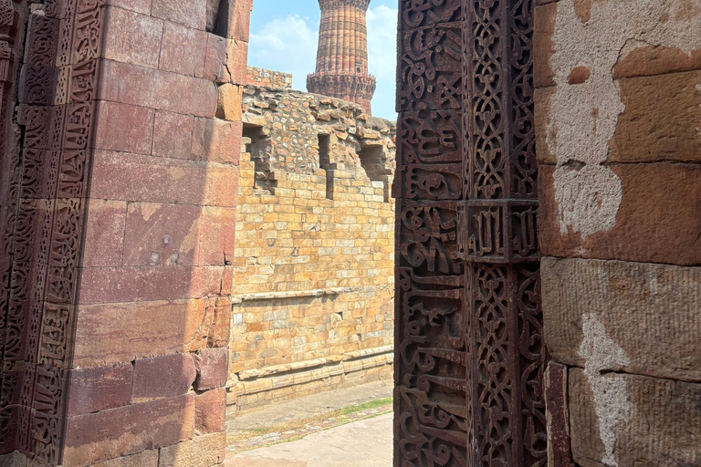 Delhi: Metro Heritage Tour with Guide