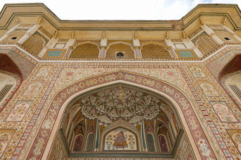 Jaipur: Prywatna wycieczka do fortu Amber ze wstępem bez kolejkiBilety wstępu + przewodnik