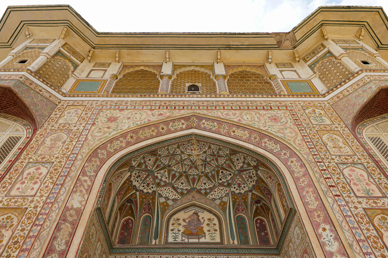 Jaipur: Prywatna wycieczka do fortu Amber ze wstępem bez kolejkiBilety wstępu + przewodnik