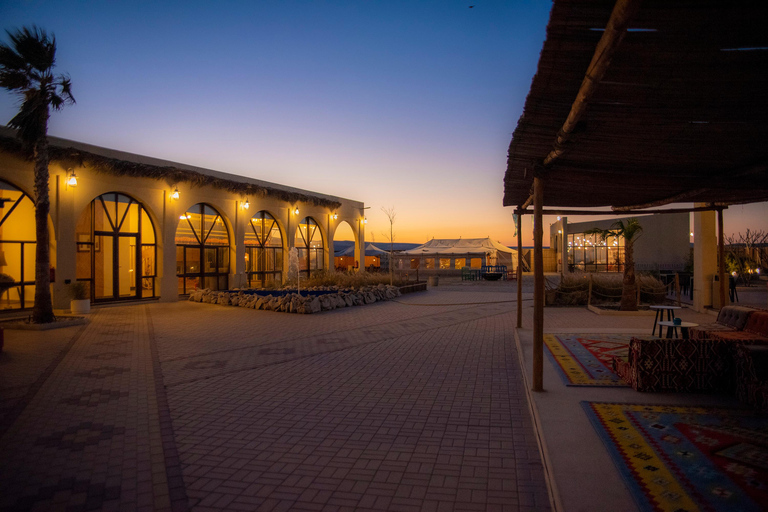 Monster Bus Wüstensafari mit Tagespass im Al Majles Resort