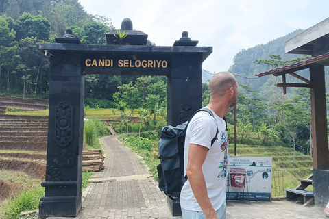 Yogyakarta : trip to Borobudur temple + Selogriyo temple