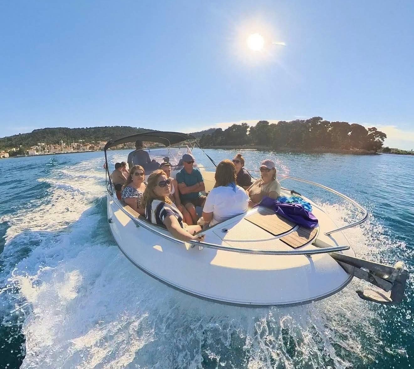 Zadar: Originale Insel-Hopping-Tour mit dem Schnellboot