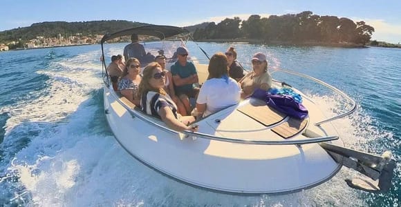 Zadar: Originale Insel-Hopping-Tour mit dem Schnellboot