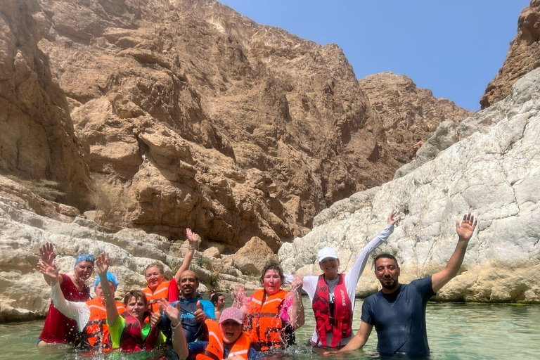 Oman Discovery: 3-Day Private Tour with Hotel Stay & Meals