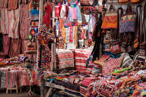 Cusco : Transfer to the market of Pisac