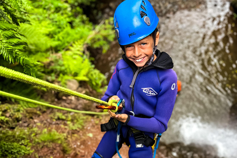 Madère : Canyoning Débutant - Niveau 1Madère : aventure de canyoning pour débutants