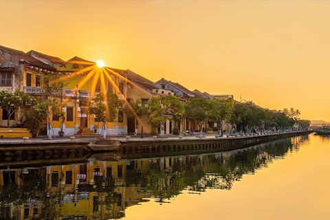 Ville de Hoi An et cuisine de rue - Tour en bateau - Lanterne fleurieHoi An City Tour- Boat Ride -Drop Flower Lantern Street Food