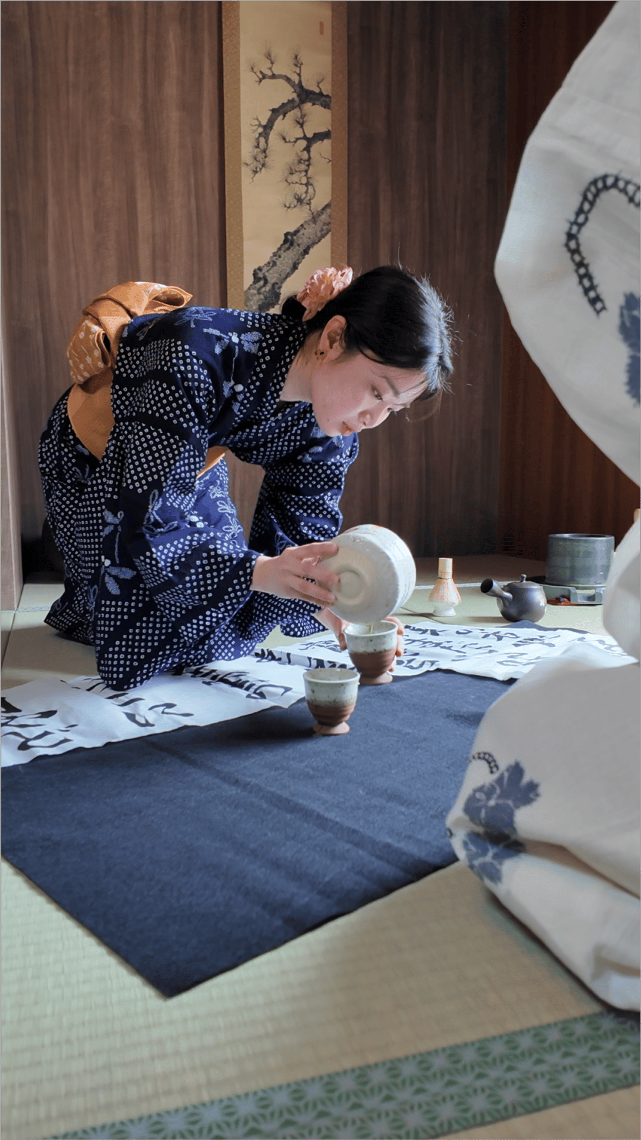 Kyoto: 100 % private Teezeremonie, Kalligraphie und Kimono