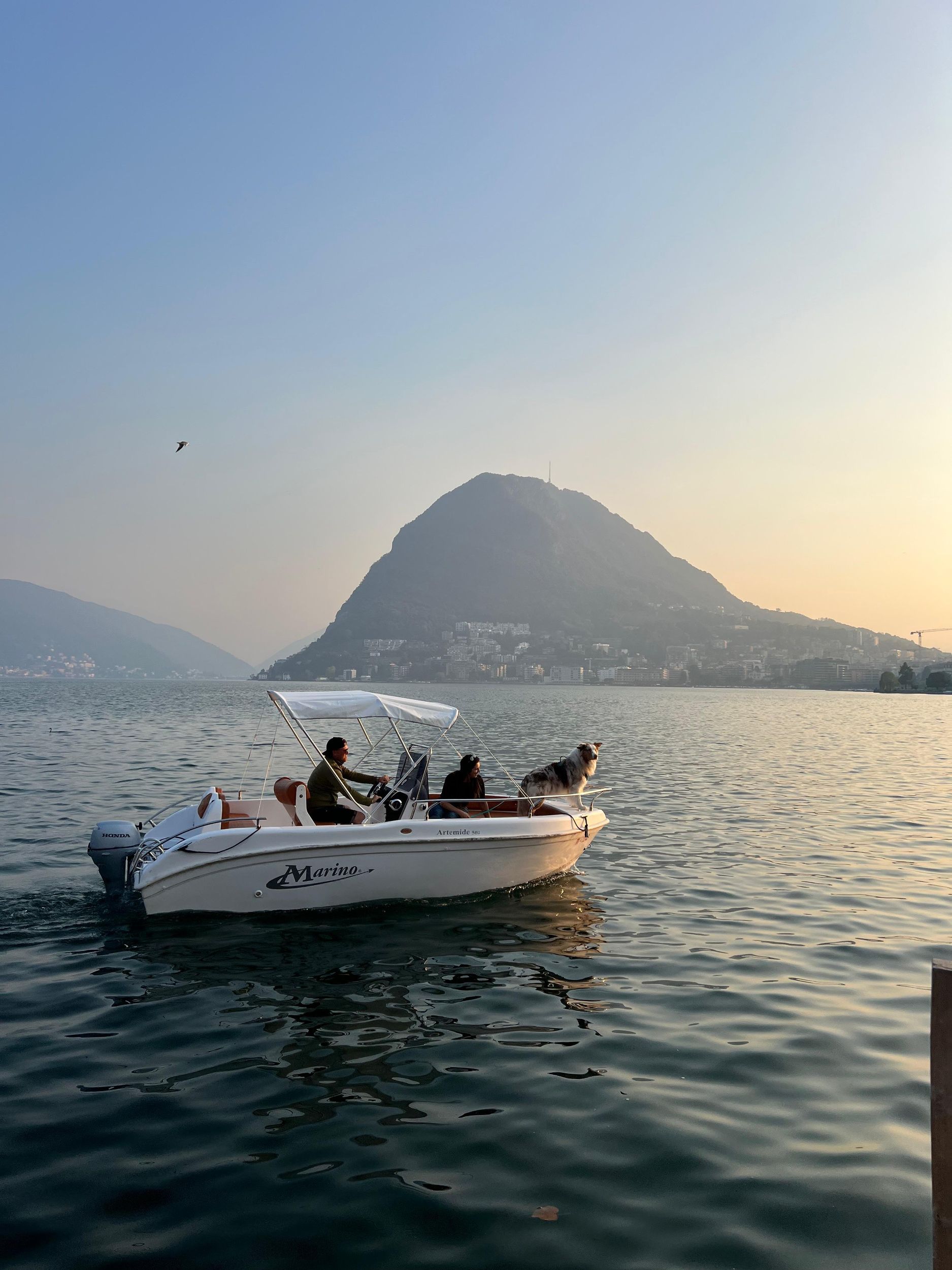 Bootsverleih: Selbstfahrend – Luganersee (bis zu 7 Personen)