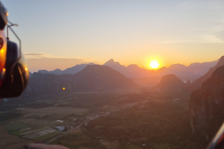 Vang Vieng: Paragliding Flight Experience
