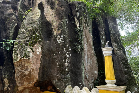 From Colombo: Gampaha District Temples & Jungle Hike Tour