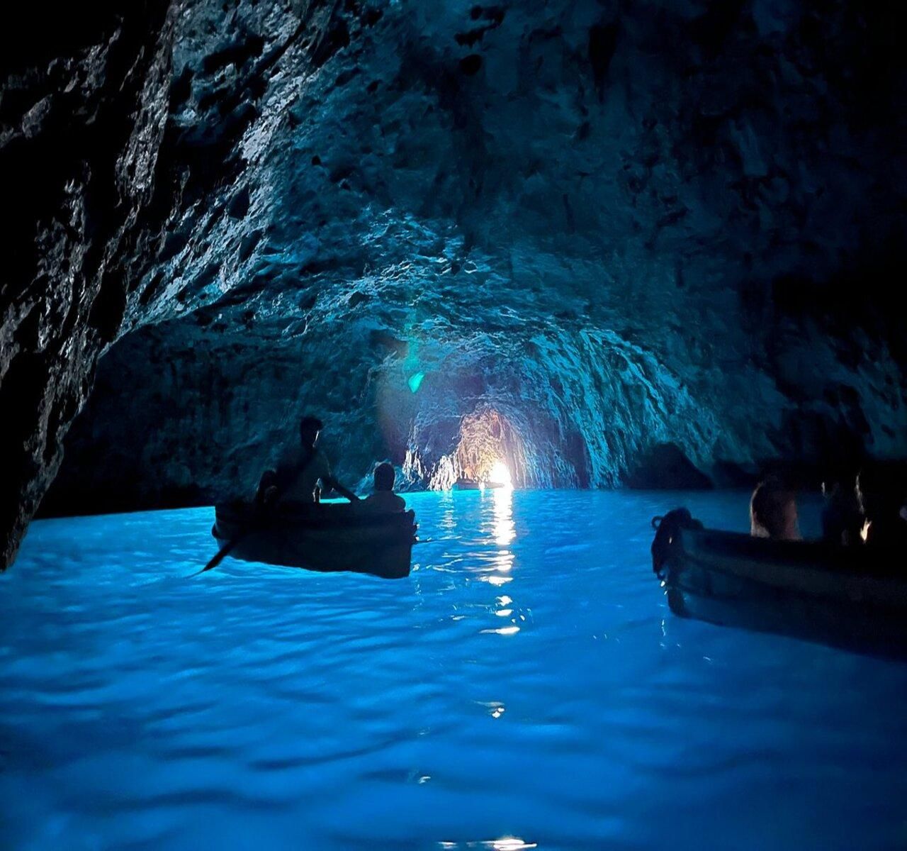 Blaue Grotte: Früher Eingang