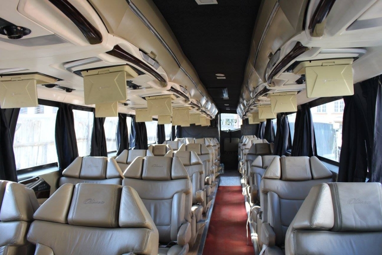 Intercity-Touristenbus Problemloser Shuttle durch ganz NepalPokhara nach Kathmandu